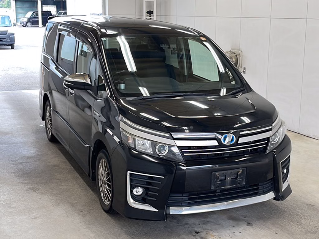 TOYOTA VOXY
