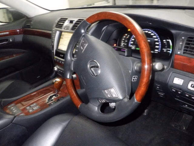LEXUS LS600H