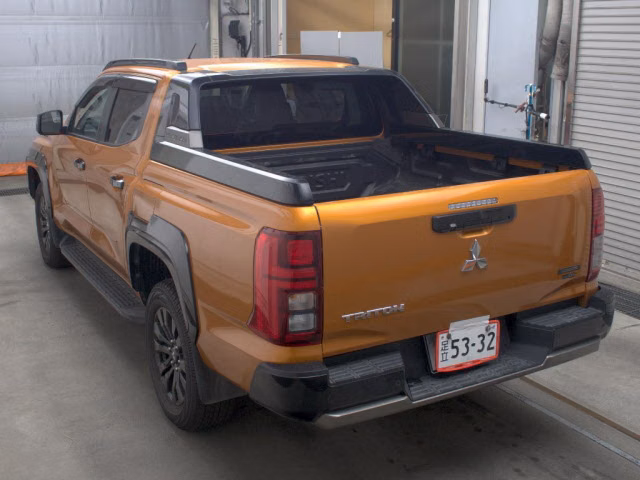 MITSUBISHI TRITON