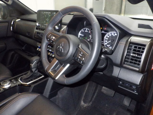 MITSUBISHI TRITON