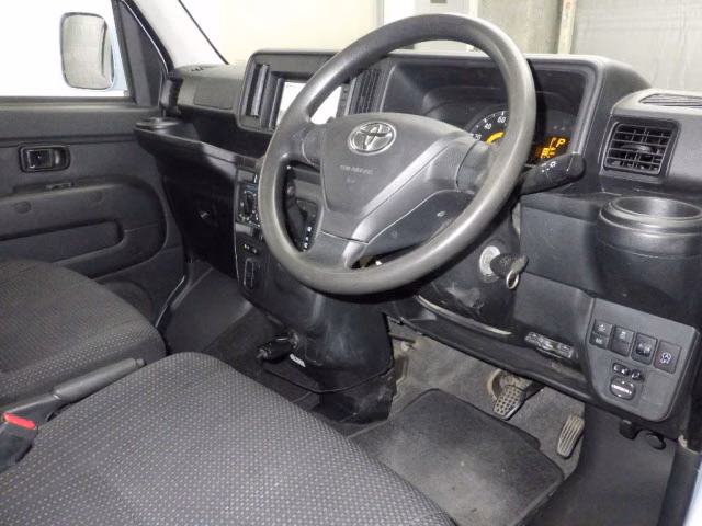 TOYOTA PIXIS VAN