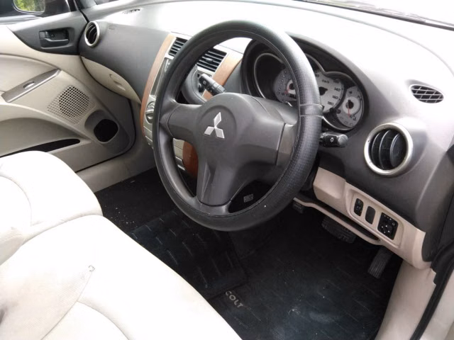 MITSUBISHI COLT