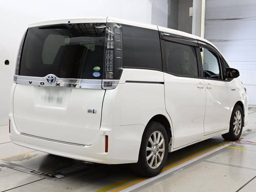 TOYOTA VOXY