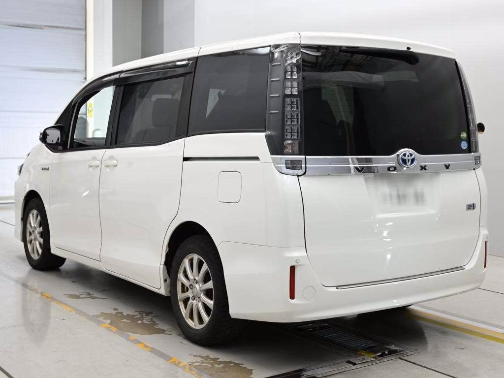TOYOTA VOXY