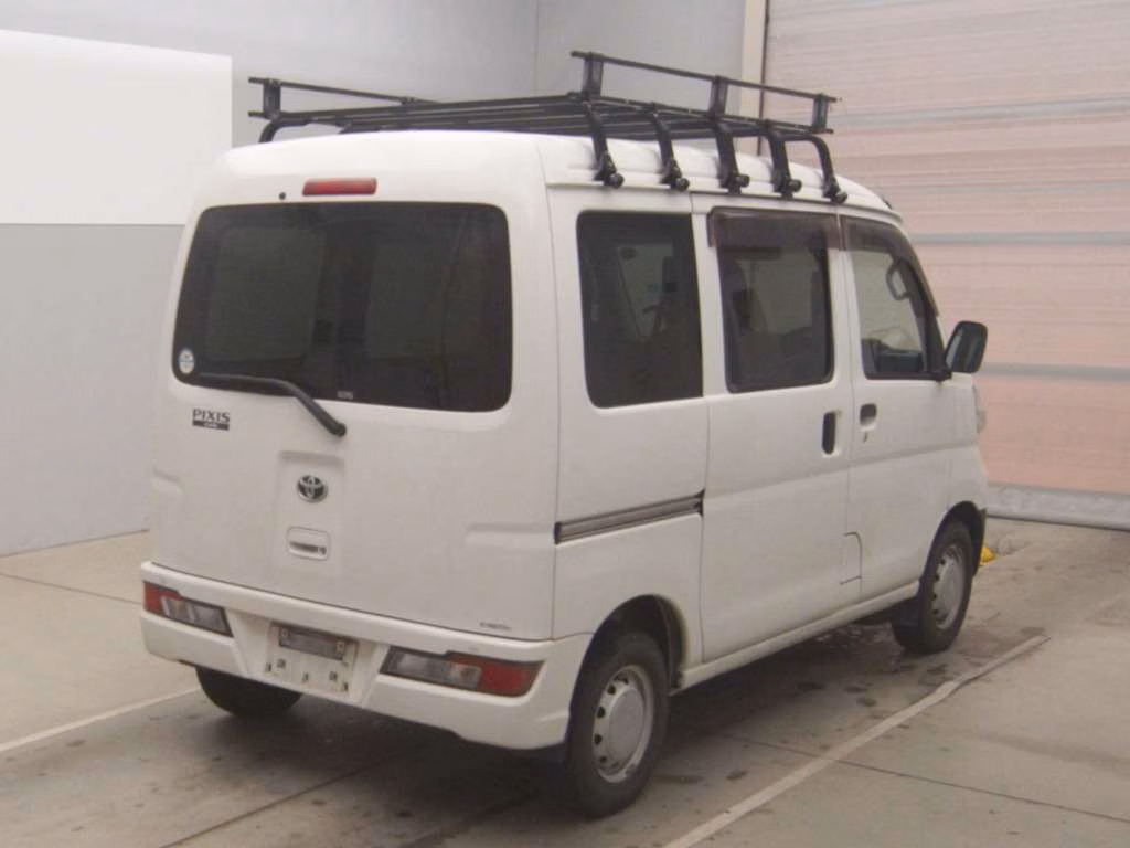 TOYOTA PIXIS VAN