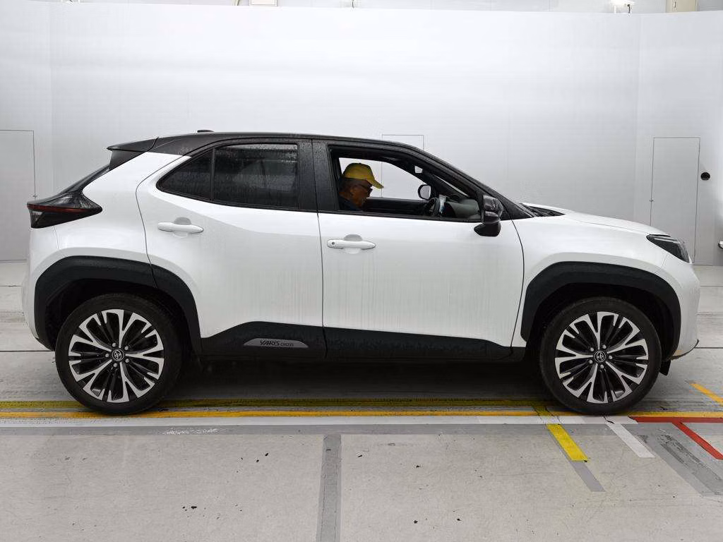 TOYOTA YARIS CROSS
