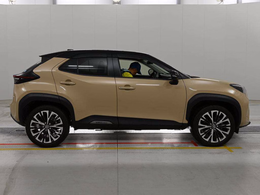 TOYOTA YARIS CROSS