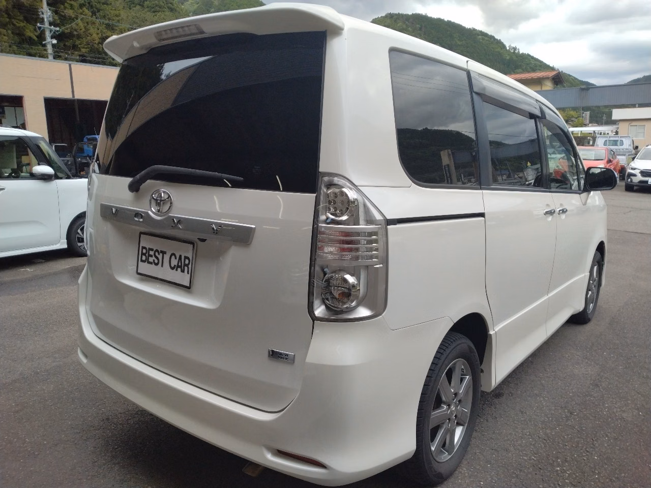TOYOTA VOXY