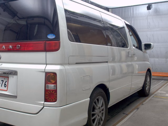 NISSAN ELGRAND