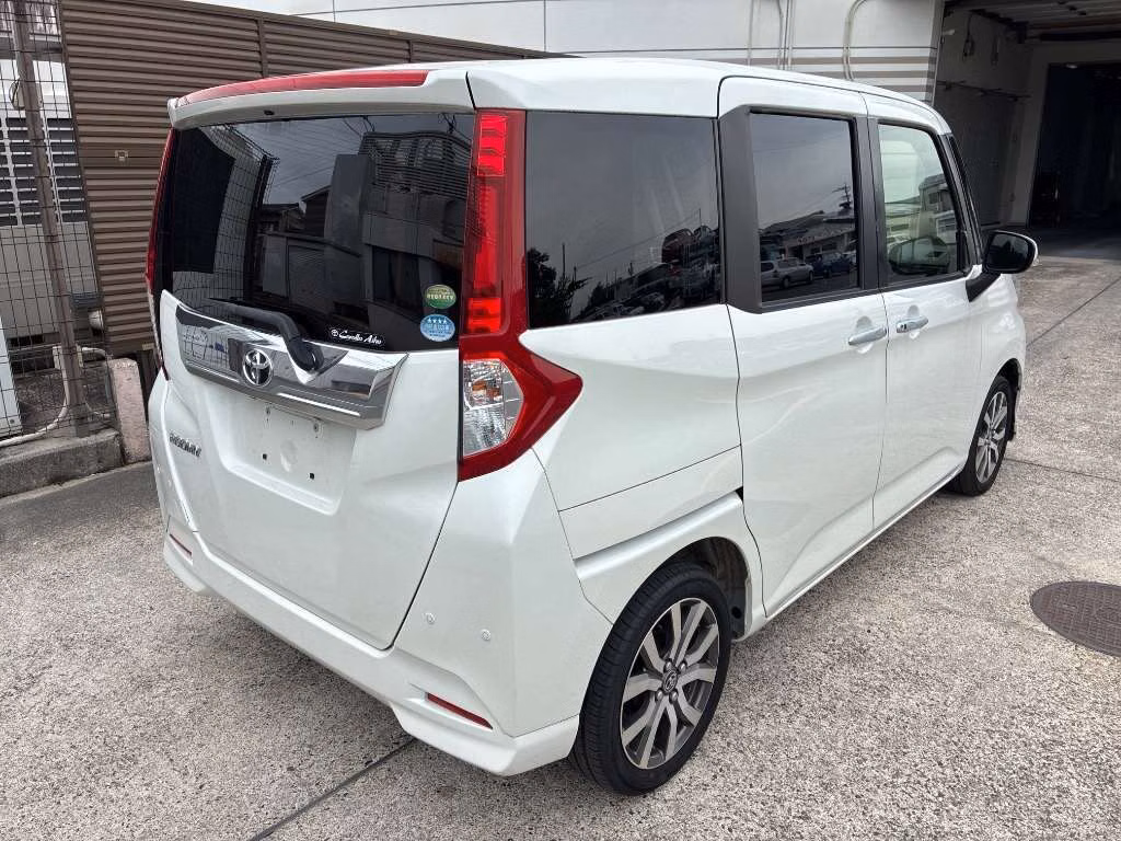 TOYOTA ROOMY