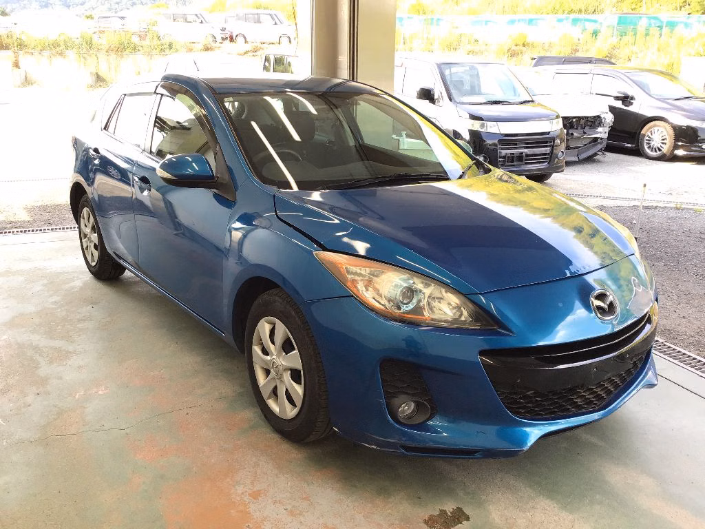 MAZDA AXELA
