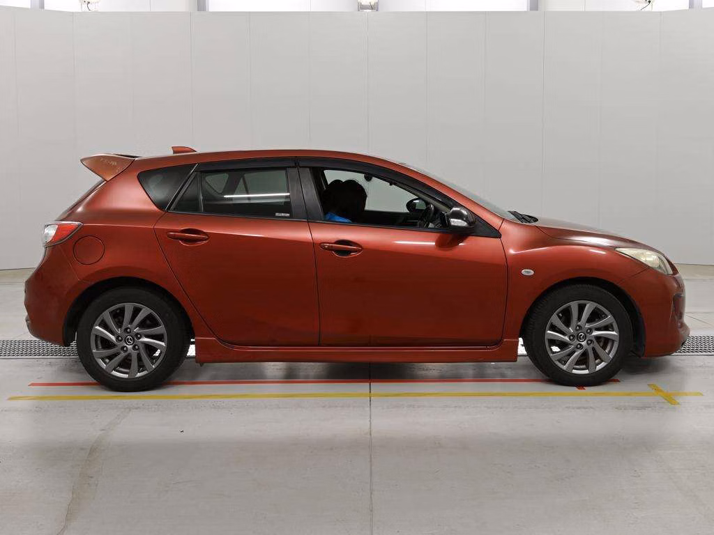 MAZDA AXELA