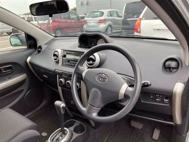 TOYOTA IST