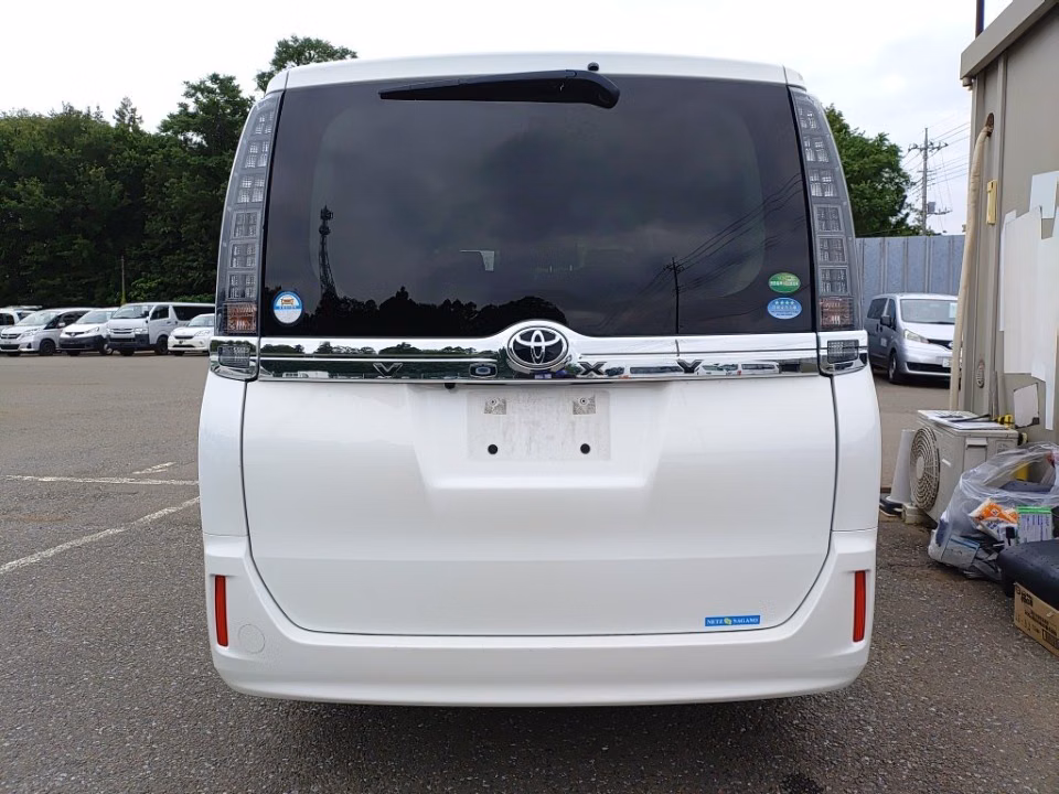 TOYOTA VOXY