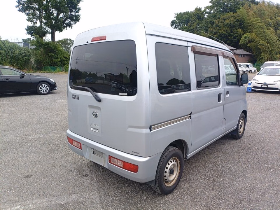 TOYOTA PIXIS VAN