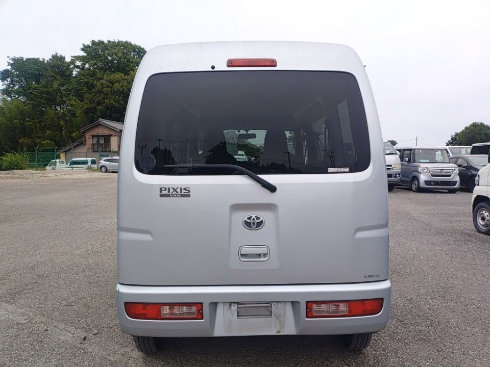 TOYOTA PIXIS VAN