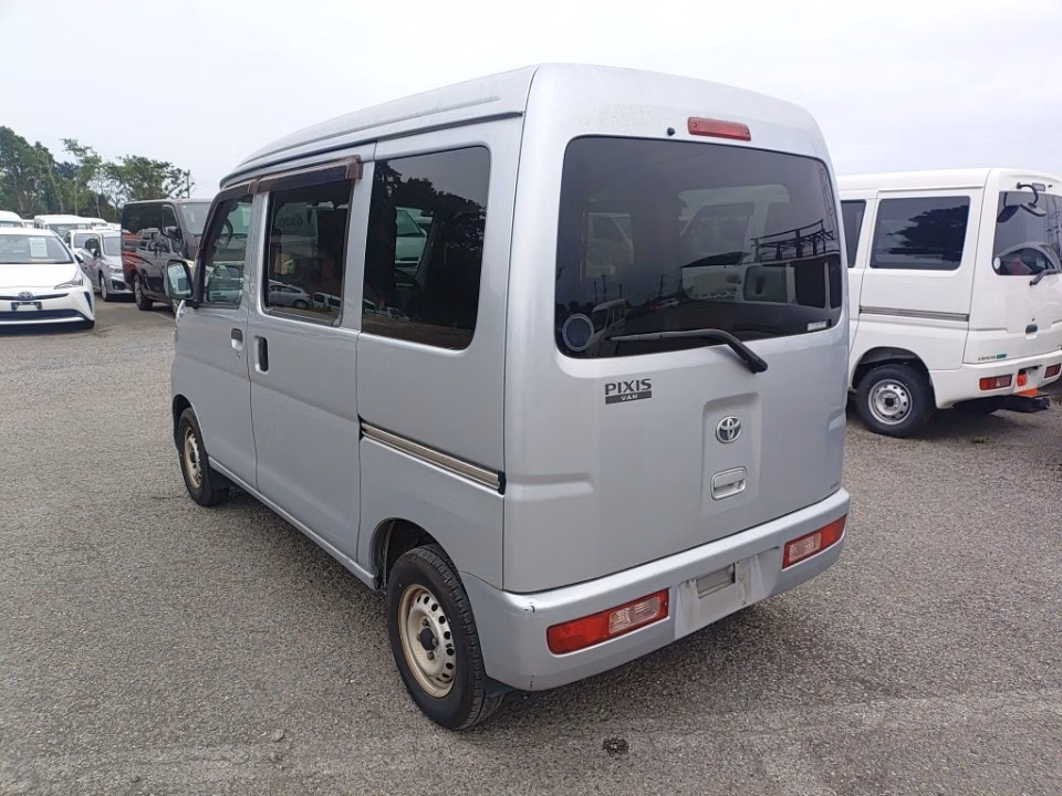TOYOTA PIXIS VAN