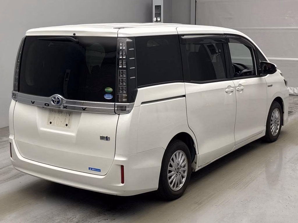 TOYOTA VOXY