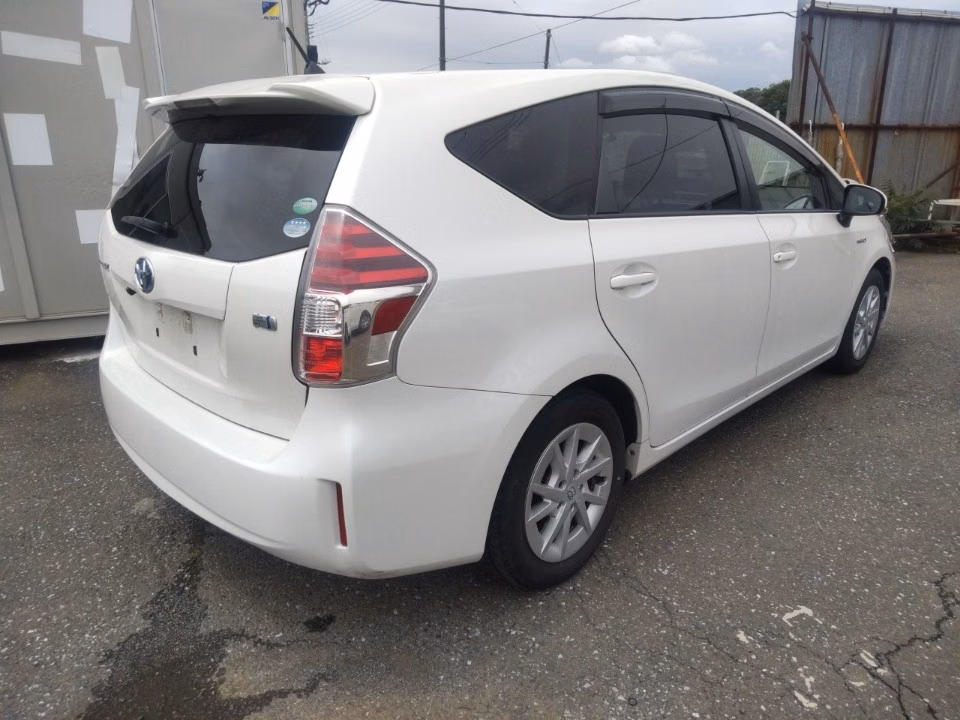 TOYOTA PRIUS ALPHA