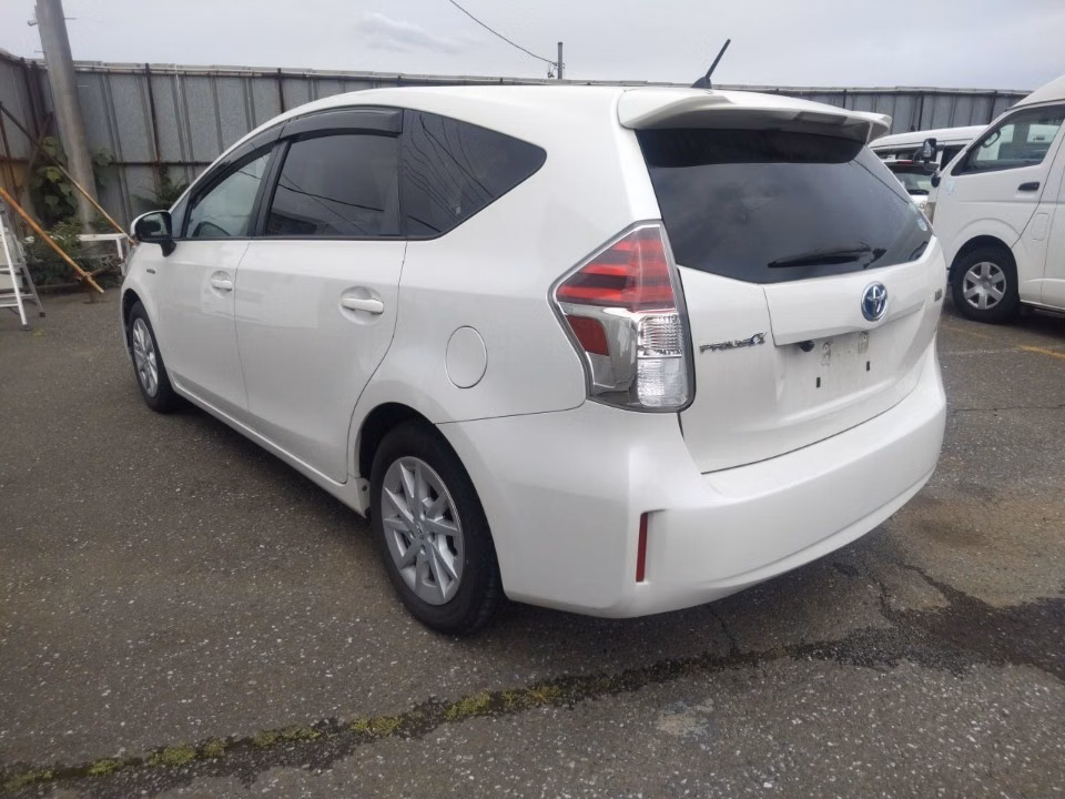 TOYOTA PRIUS ALPHA