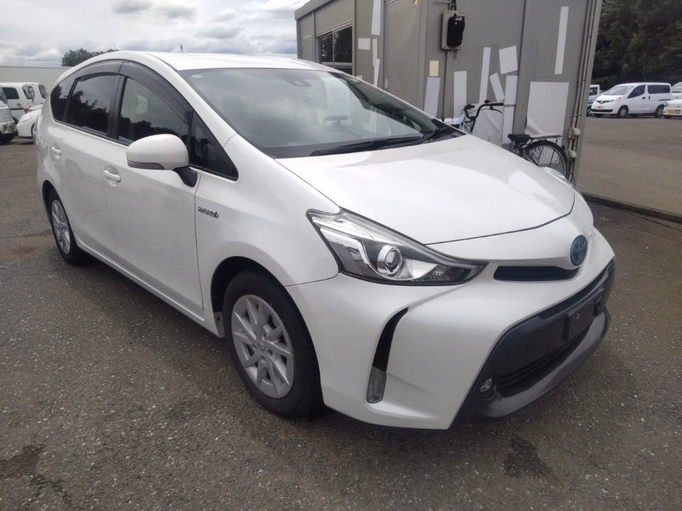 TOYOTA PRIUS ALPHA