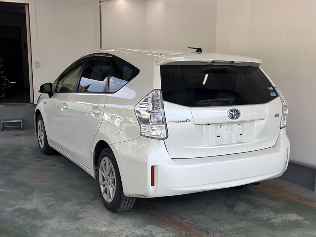 TOYOTA PRIUS ALPHA