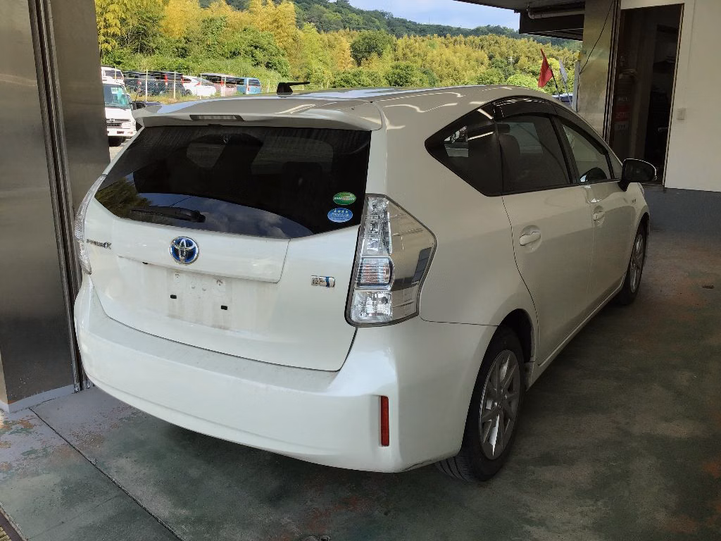 TOYOTA PRIUS ALPHA