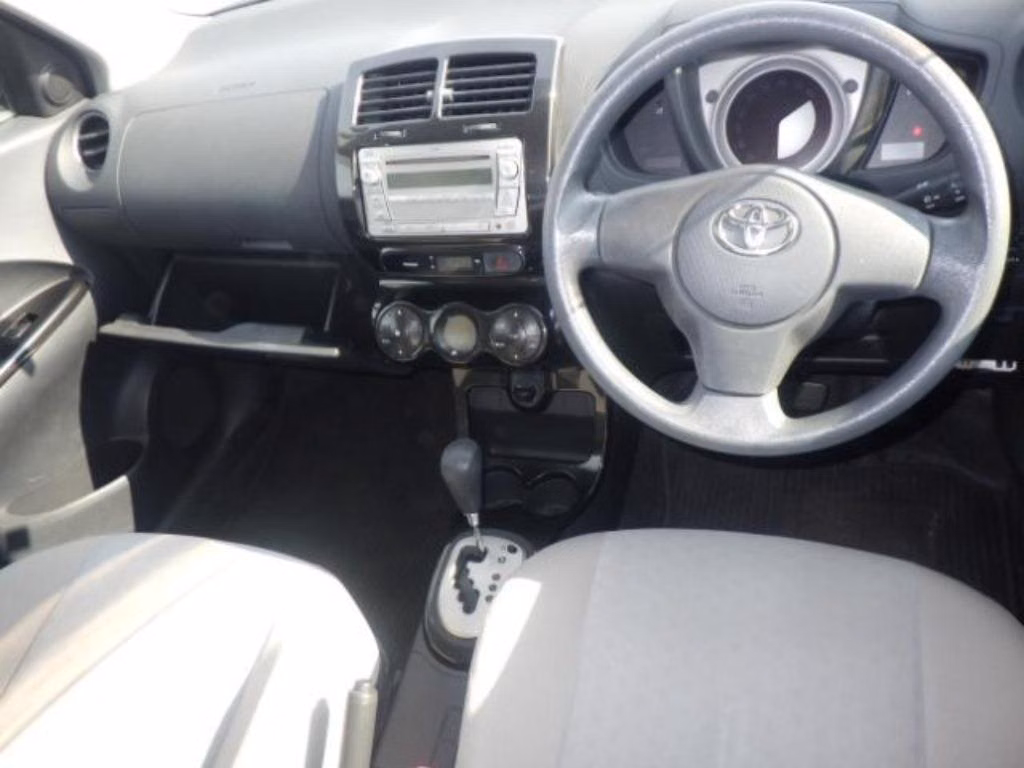 TOYOTA IST