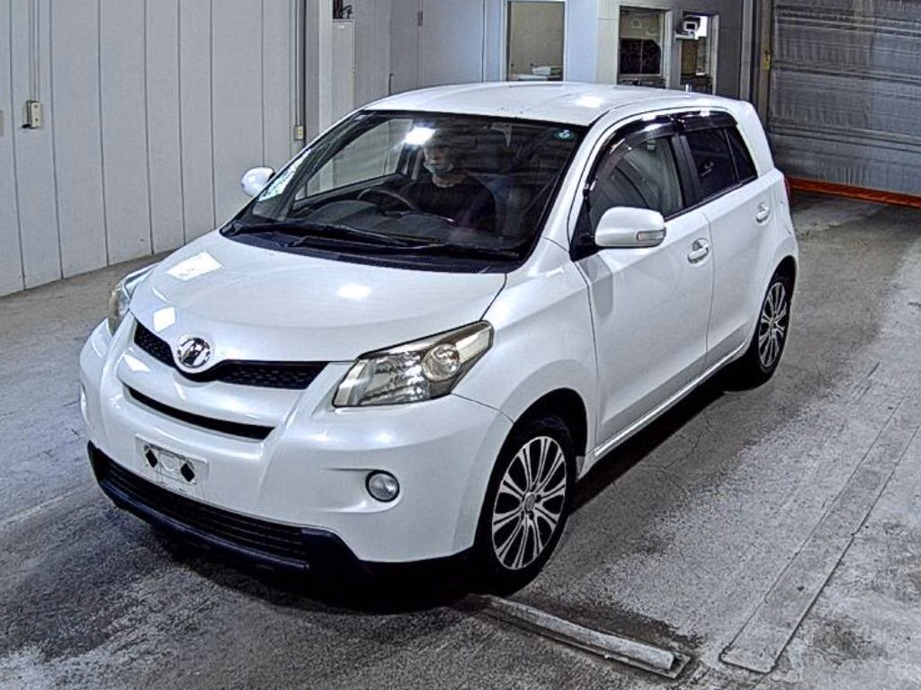 TOYOTA IST