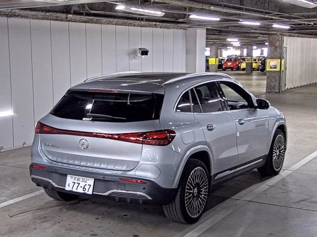 MERCEDES-BENZ EQA
