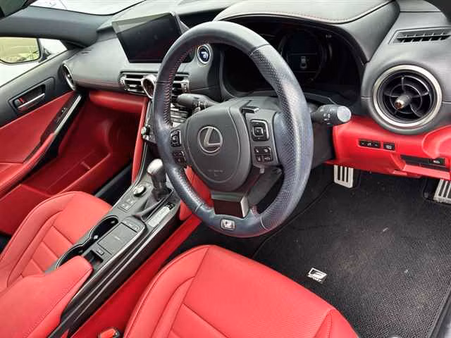 LEXUS IS300H