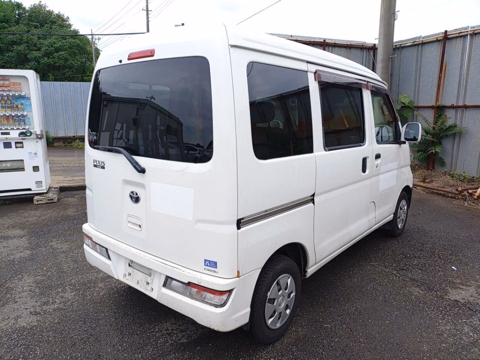 TOYOTA PIXIS VAN