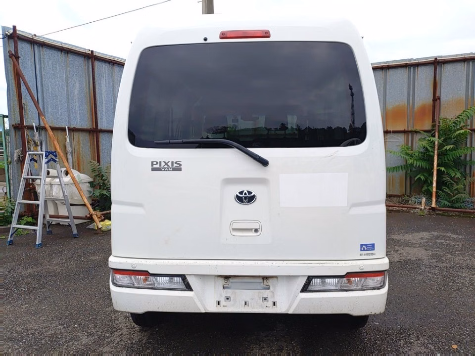 TOYOTA PIXIS VAN