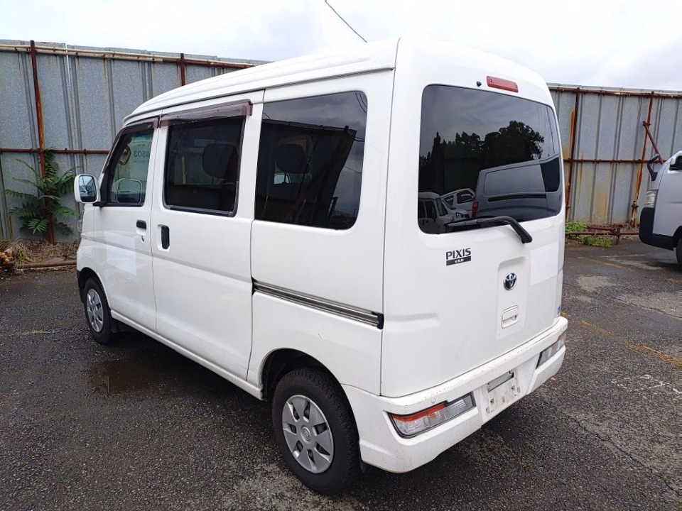 TOYOTA PIXIS VAN