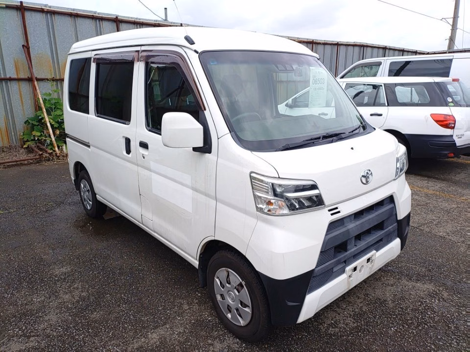 TOYOTA PIXIS VAN