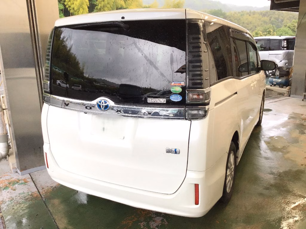 TOYOTA VOXY
