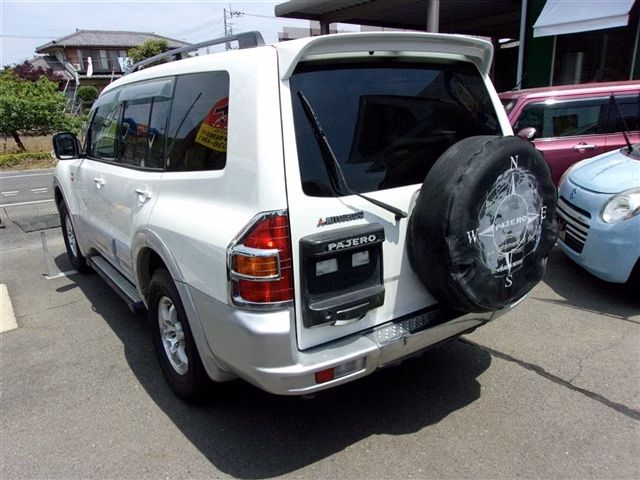 MITSUBISHI PAJERO