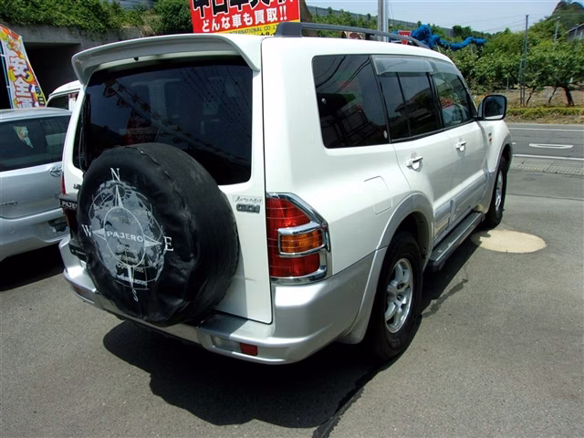 MITSUBISHI PAJERO