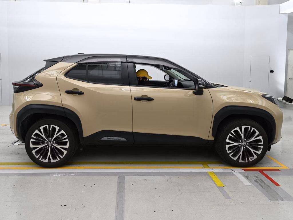 TOYOTA YARIS CROSS