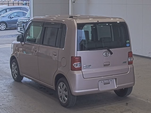 TOYOTA PIXIS SPACE
