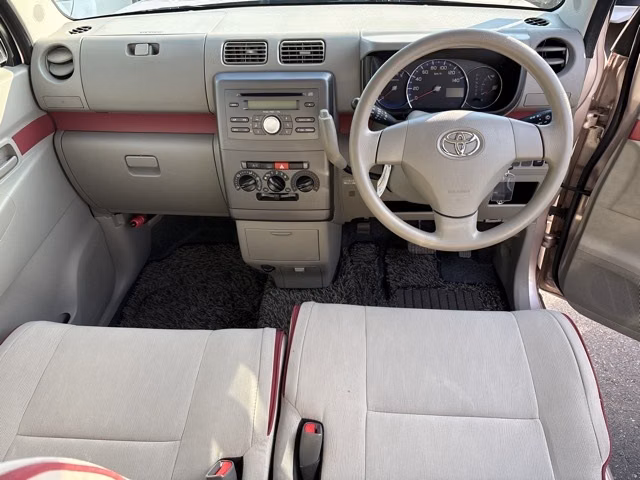 TOYOTA PIXIS SPACE