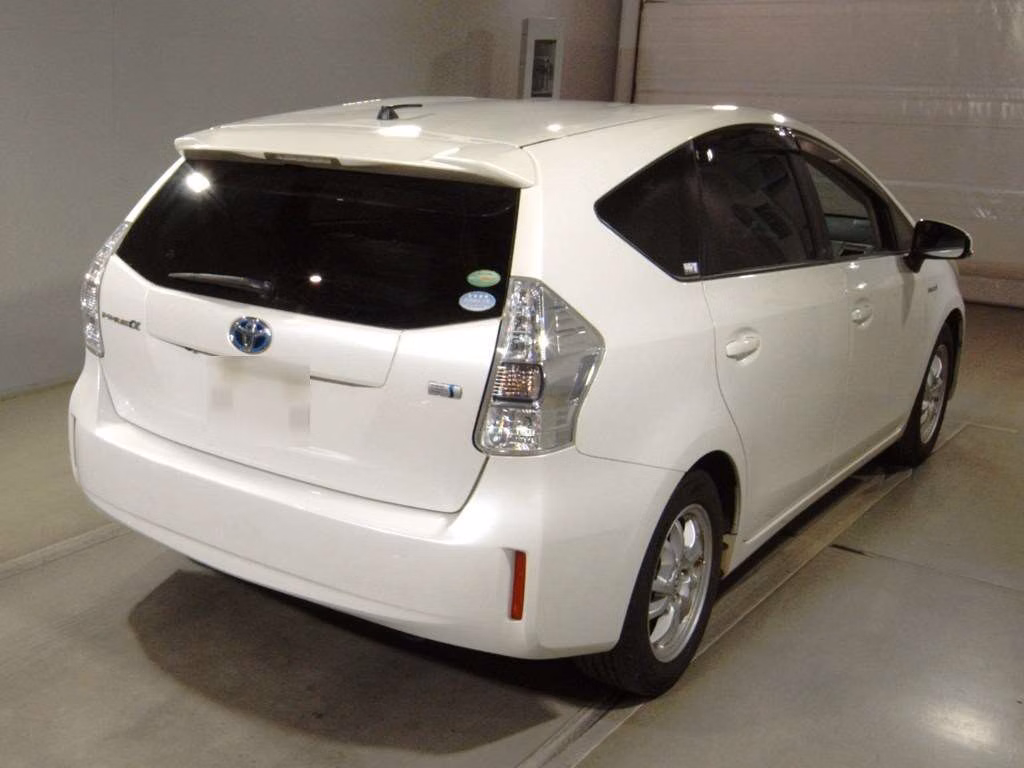 TOYOTA PRIUS ALPHA