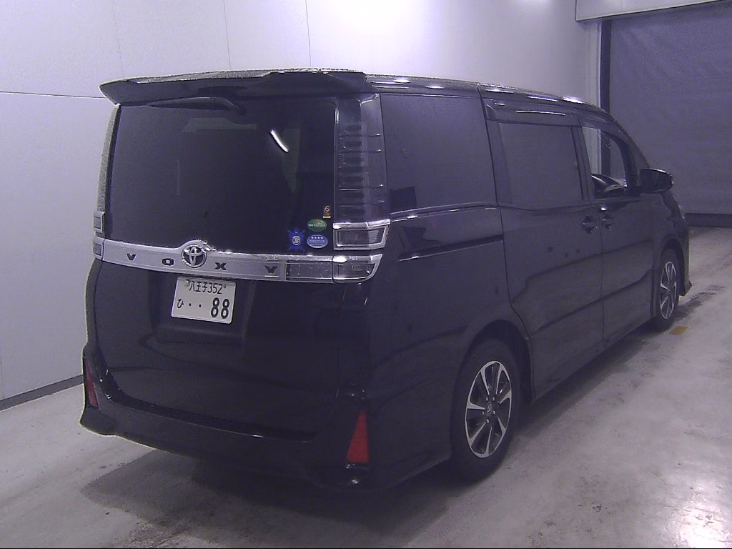 TOYOTA VOXY