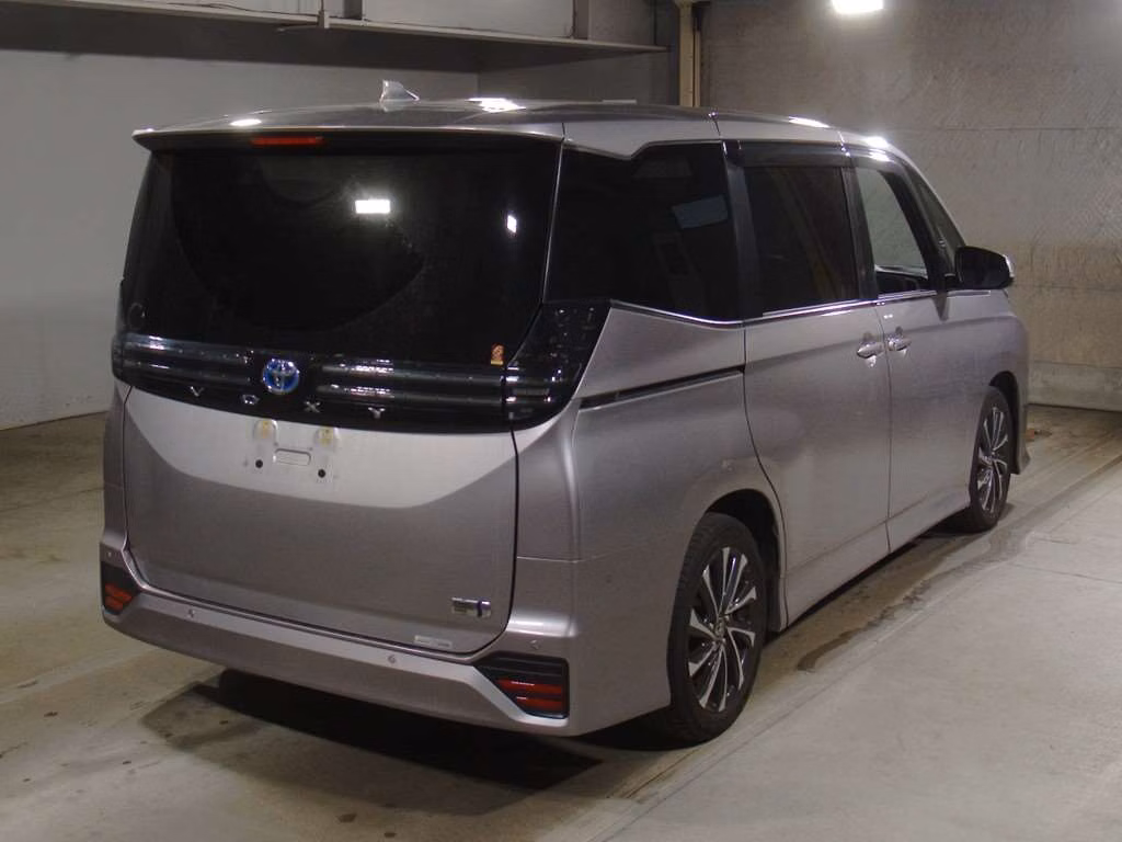 TOYOTA VOXY