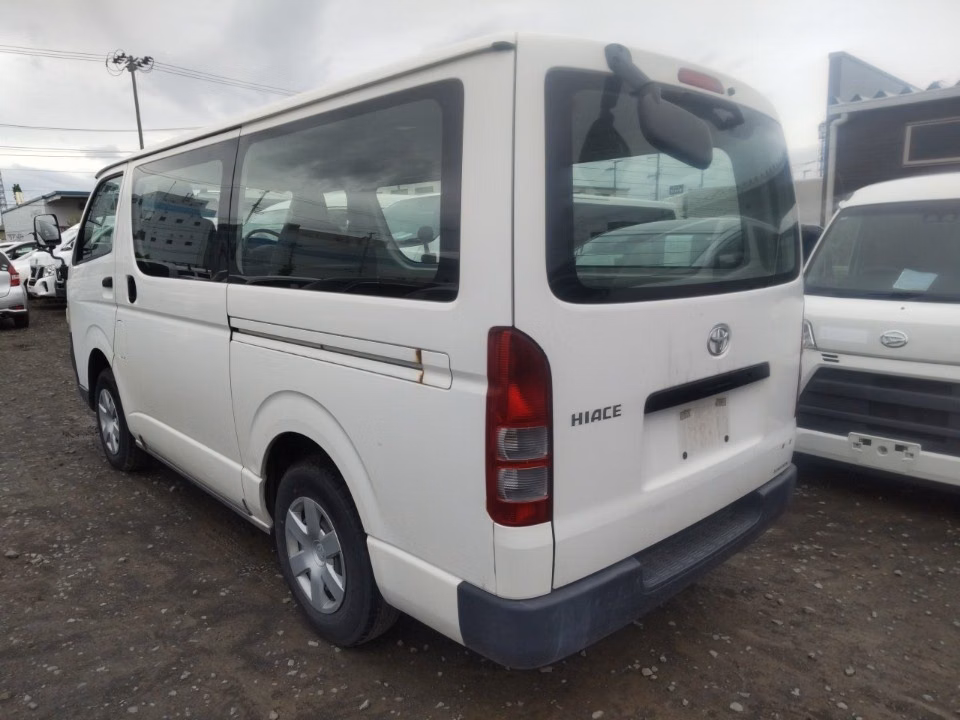 TOYOTA REGIUS ACE