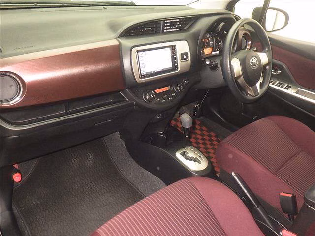 TOYOTA VITZ