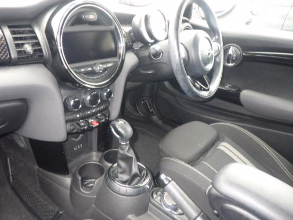 MINI HATCH