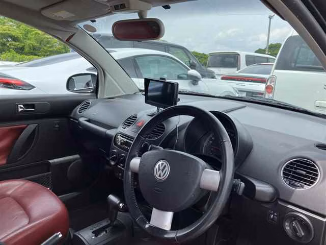 VOLKSWAGEN BEETLE