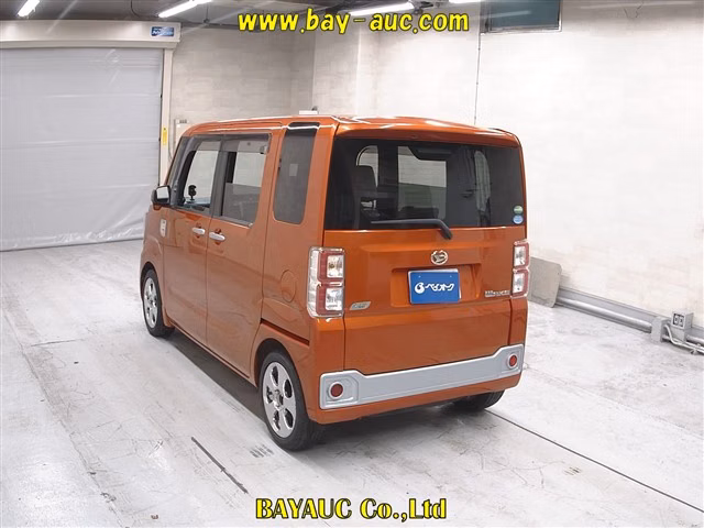 DAIHATSU WAKE