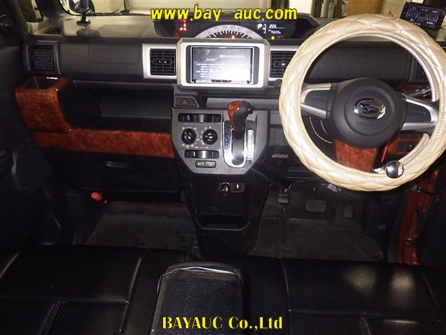 DAIHATSU WAKE
